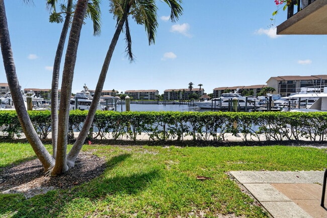 Building Photo - 2401 Marina Isle Way
