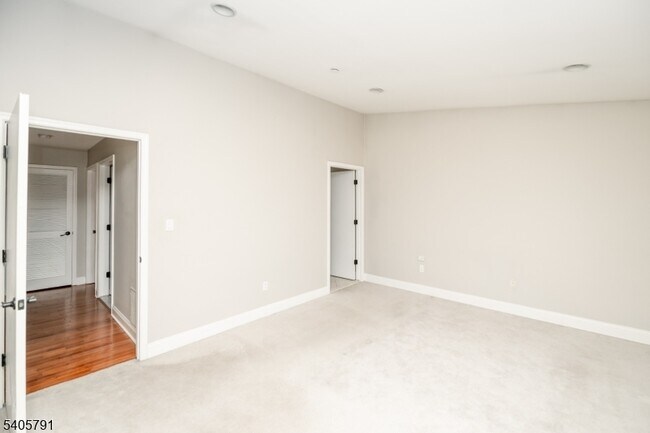 Building Photo - 52 Brookside Ln