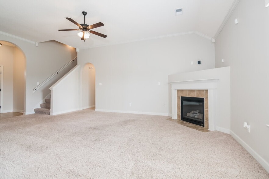Building Photo - 2571 Blue Ridge Dr