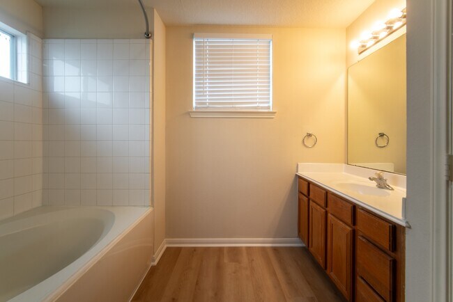 Building Photo - 6702 Albion Cresent Dr