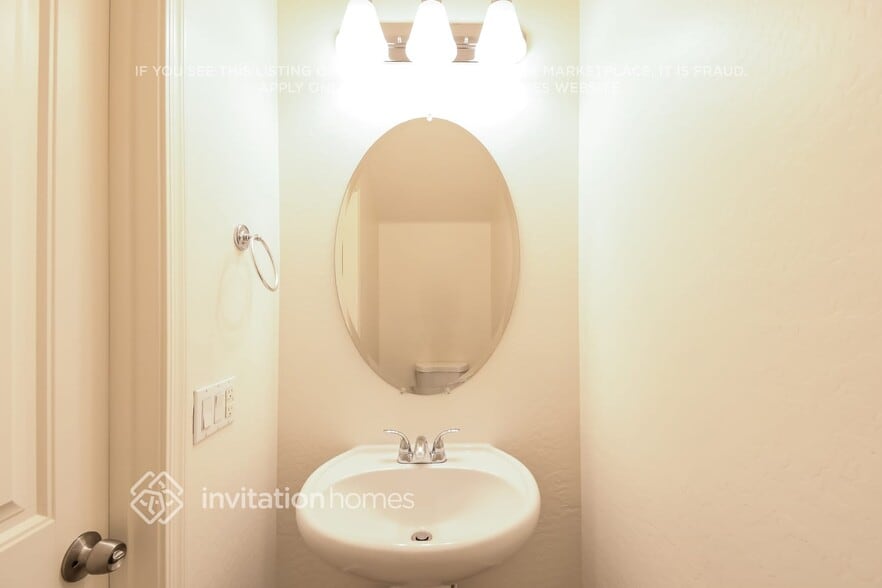 Building Photo - 1457 S Colt Dr