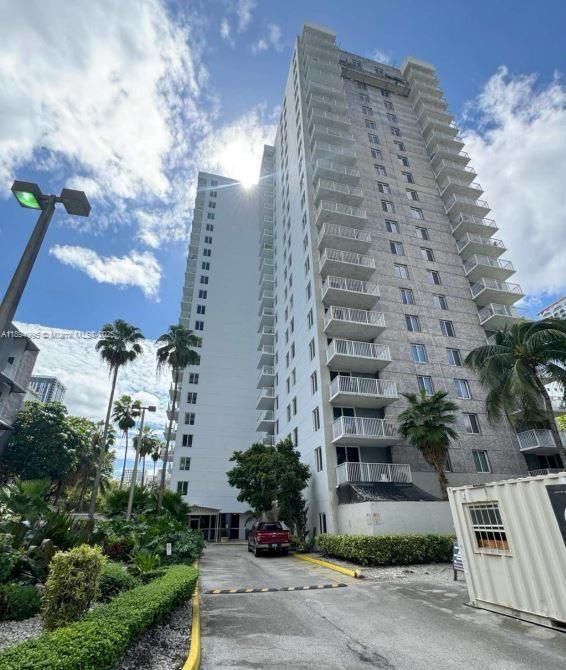Primary Photo - 850 N Miami Ave