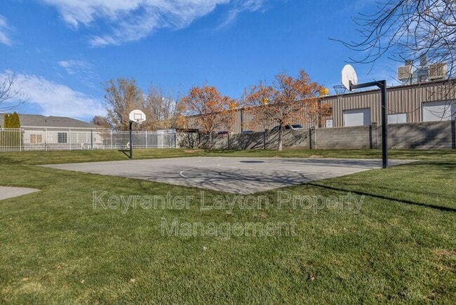 Building Photo - 490 E 700 S