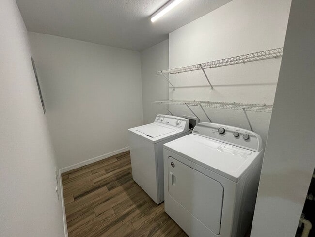 Building Photo - ANNUAL RENTAL - FIRST FLOOR 2 BED / 2 BATH AT FAIRWAY PRESERVE