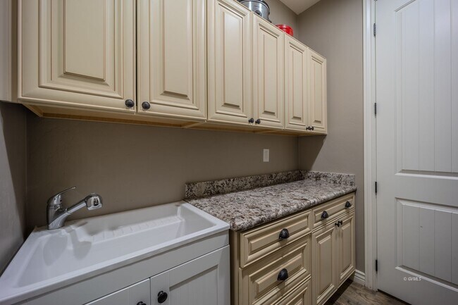 Building Photo - 2985 Bentley Dr