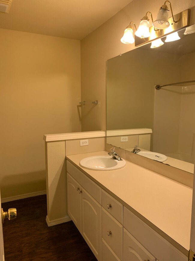 Building Photo - For Lease | Pratville | Available Now!