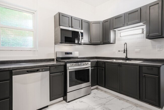 Building Photo - 6923 S Vernon Ave