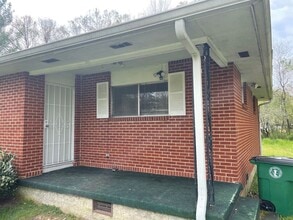 Building Photo - 1302 Ridgefield Cir