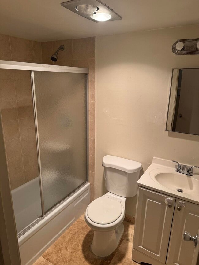 Building Photo - 9949 Sandalfoot Blvd