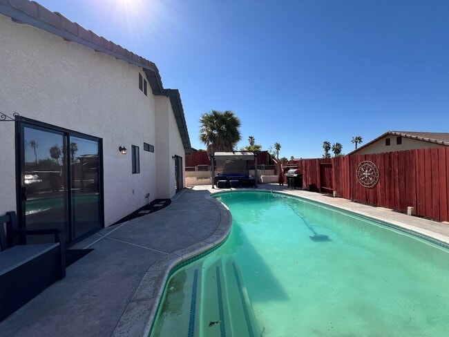 Building Photo - 3 Bedroom 2 Bathroom House with Swimming P...
