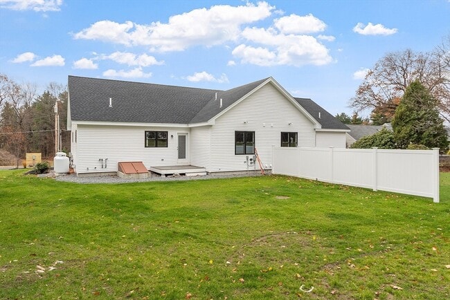 Building Photo - 18 Buttonwood Pl