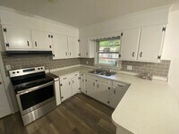 Building Photo - 298 Eastwood Dr