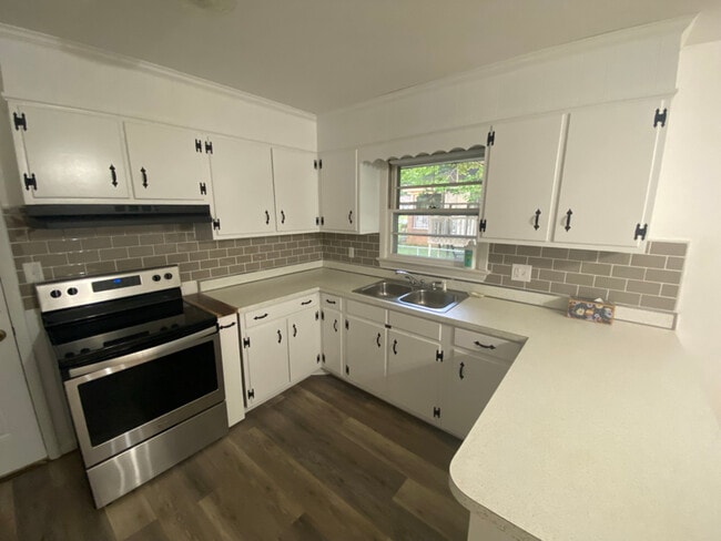 Building Photo - 298 Eastwood Dr
