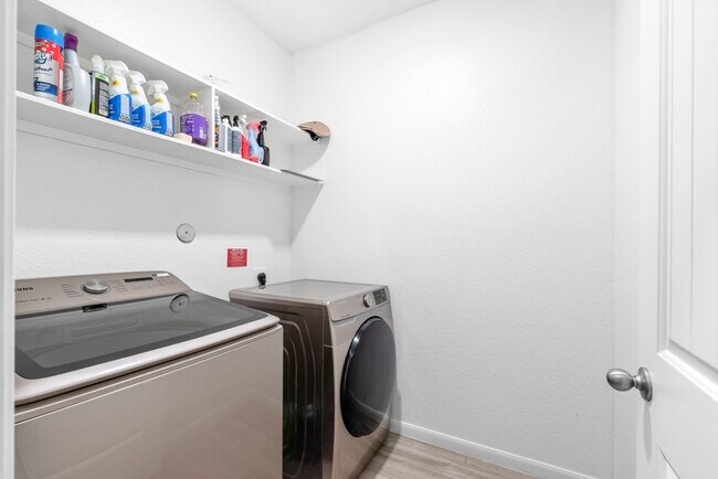 Building Photo - 5006 Sunway Dr