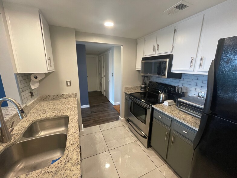 Kitchen (2) - 1280 West Peachtree St