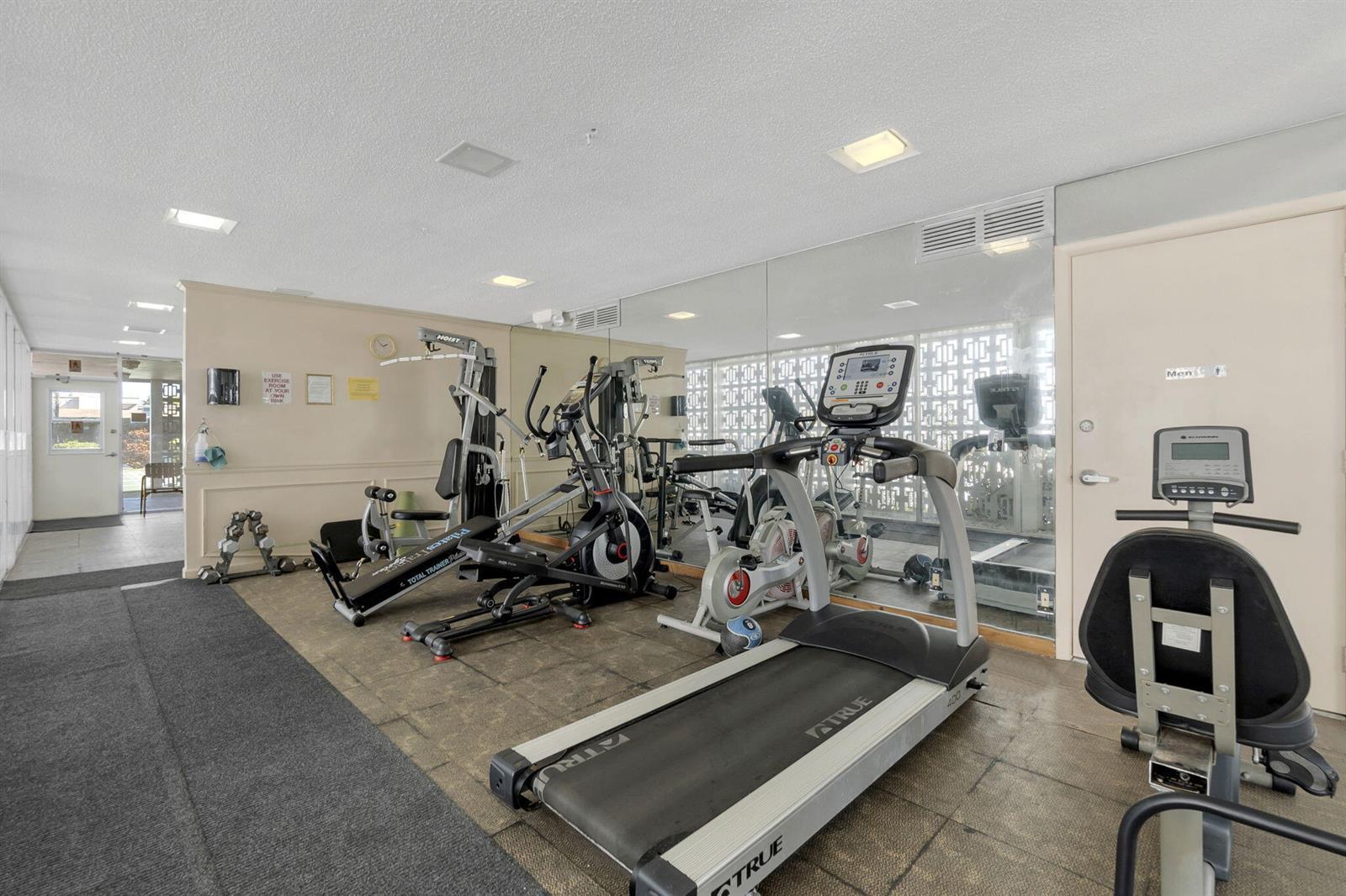 Building Photo - 2970 NE 16th Ave