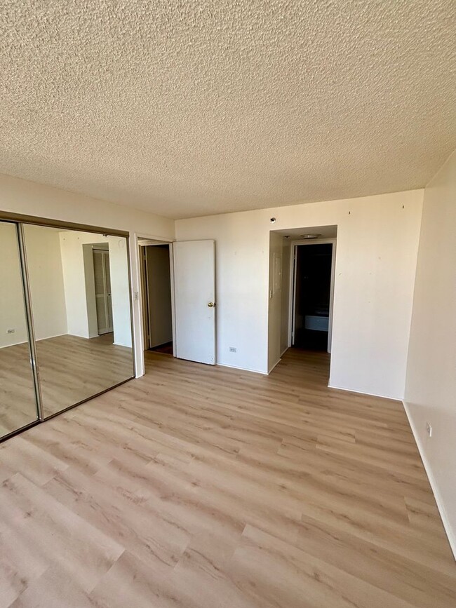 Building Photo - AVAILABLE May 15, 2025 | 2 Bedroom, 2 Bath...