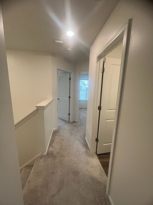 Building Photo - 285 Lakeshore Dr