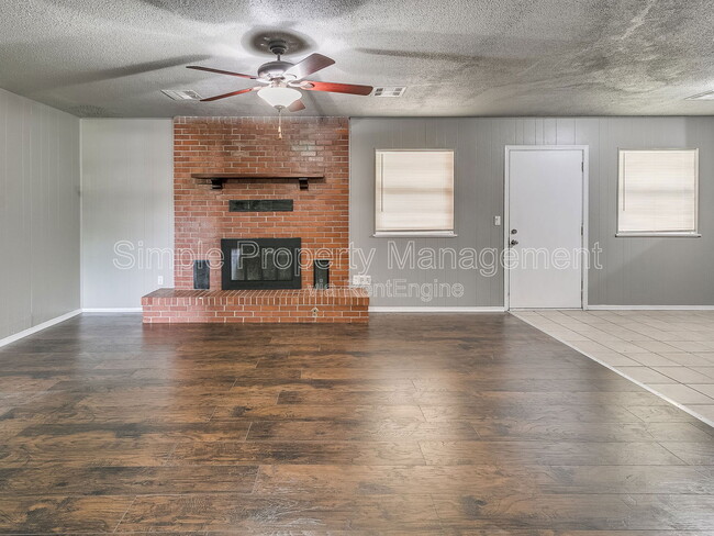 Building Photo - 136 Burton Pl