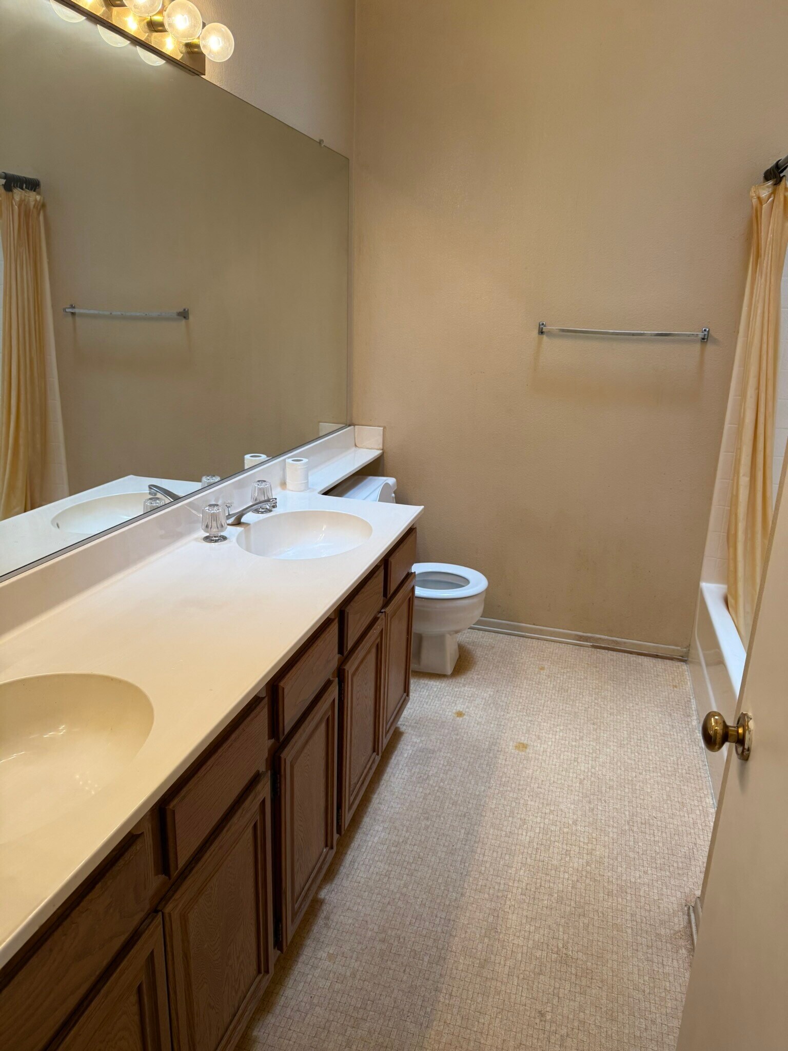 Building Photo - 12025 Heritage Dr
