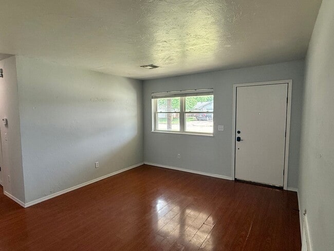 Building Photo - Cute 3 bed, 1 Bath in Central Edmond