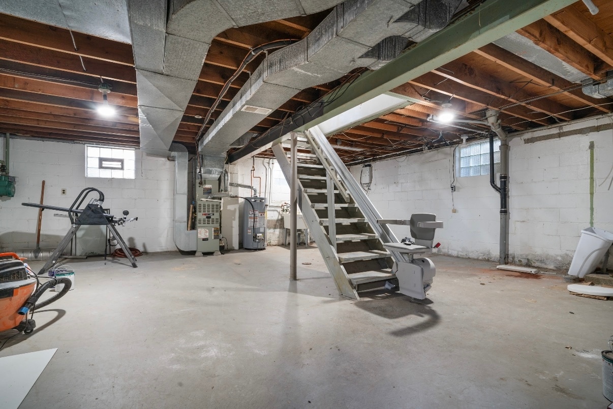 Building Photo - 235 McKinley St