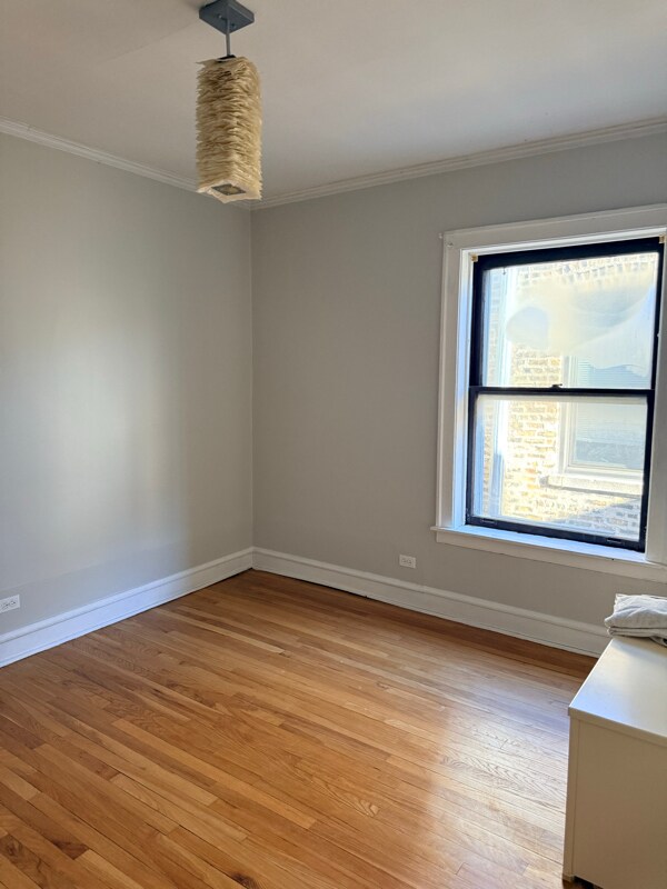 Building Photo - 1750 W Granville Ave