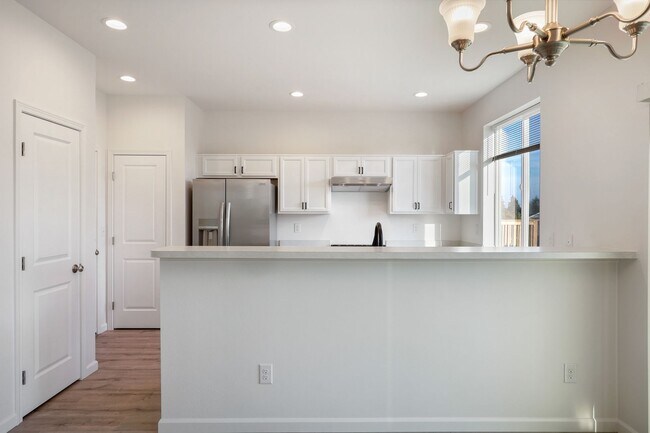 Building Photo - Like-New Tumwater Hill Home with A/C - 3 beds, 2.5 baths