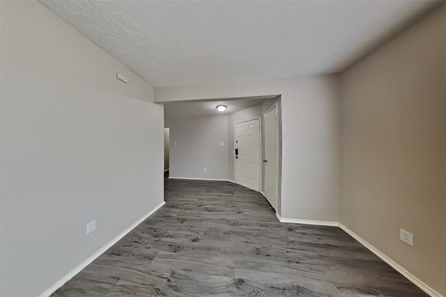 Building Photo - 2908 Piccadilly Circus