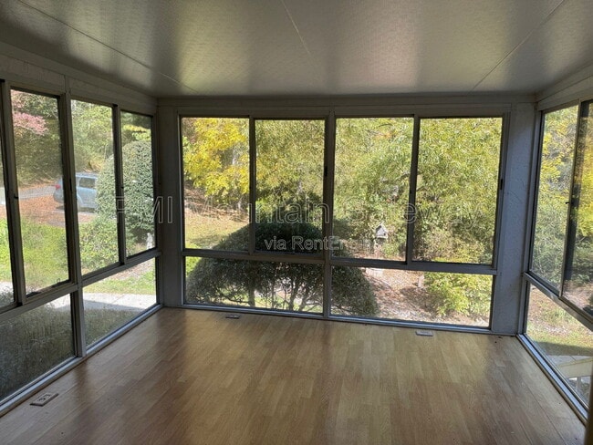 Building Photo - 73 Birdie Ln