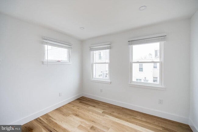 Building Photo - 2009 E Cumberland St