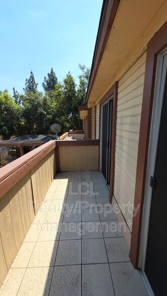 Building Photo - 1452 E 5th St