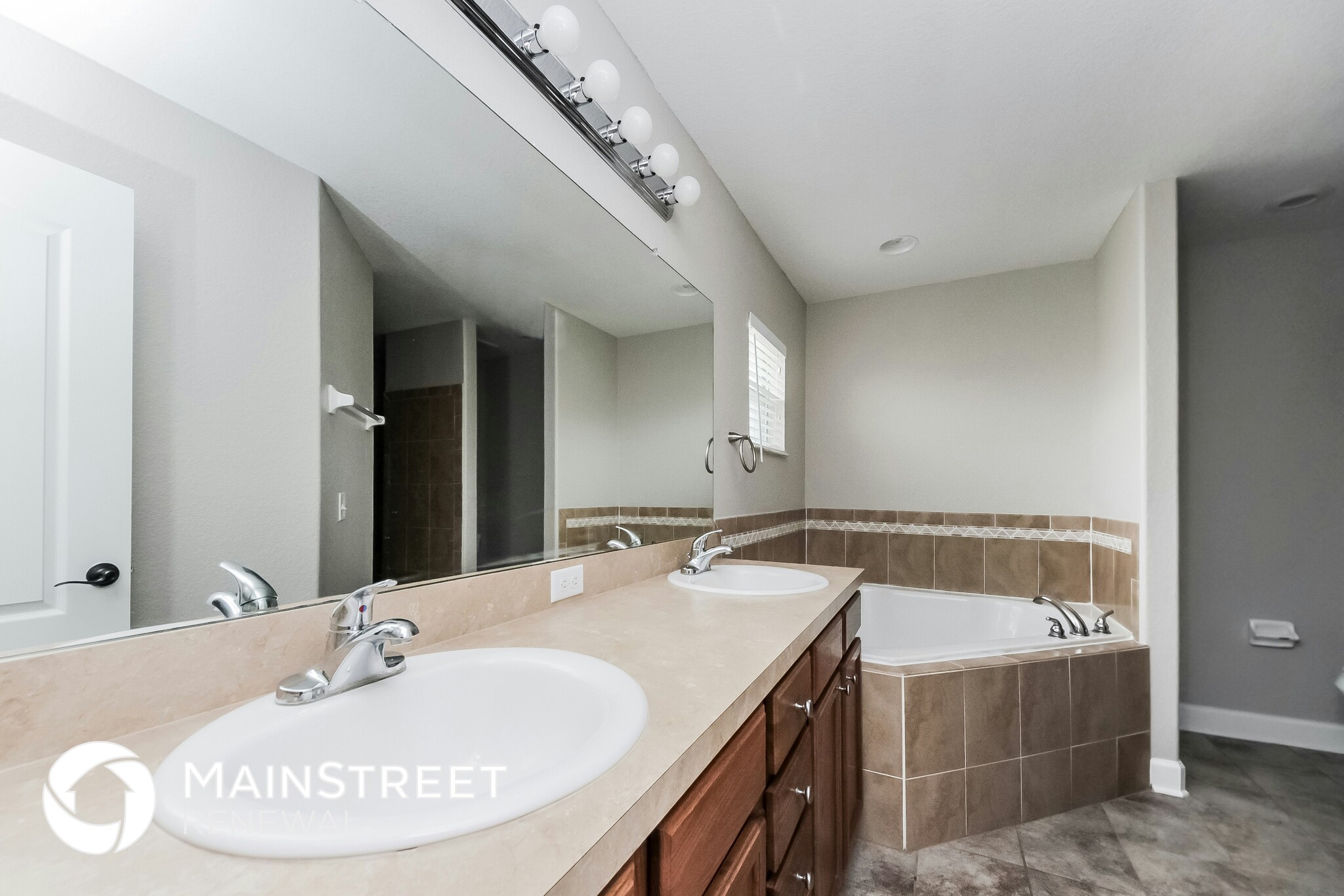 Building Photo - 1705 Pebble Beach St