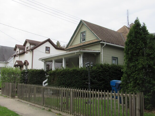 Primary Photo - 605 N State St