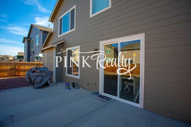 Building Photo - Gorgeous 2 Story Home in Lorson Ranch!!