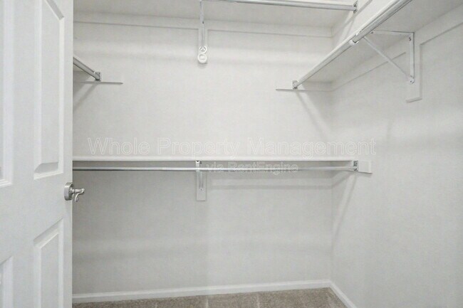 Building Photo - 2260 S Vaughn Way