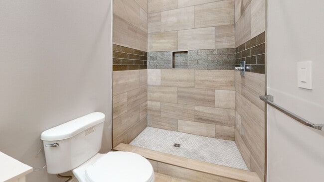 Building Photo - $1595 per Bedroom | Fort Sanders – Walk to...