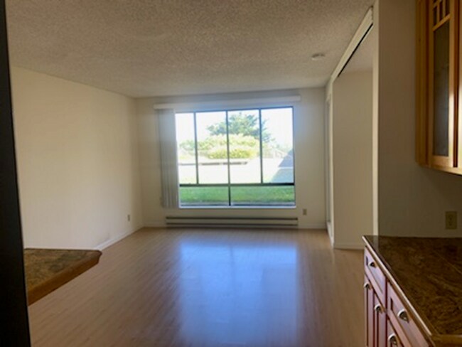 Building Photo - Studio Condo Available with $500 OFF FIRST MONTH'S RENT!!!