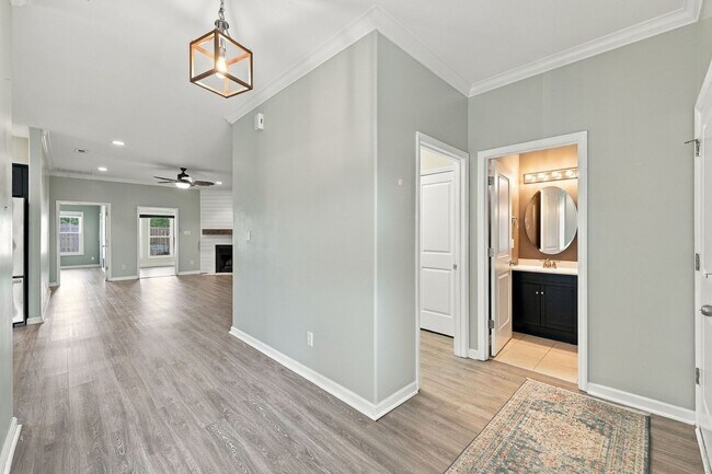 Building Photo - 257 Silver Creek Loop