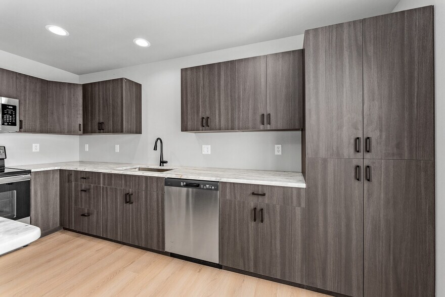 Building Photo - 535 Harper Cir
