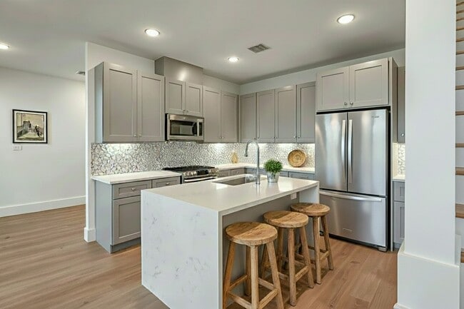 Building Photo - 7609 Victory Reserve St