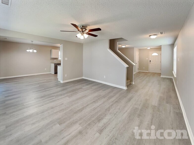 Building Photo - 915 Littleton Dr