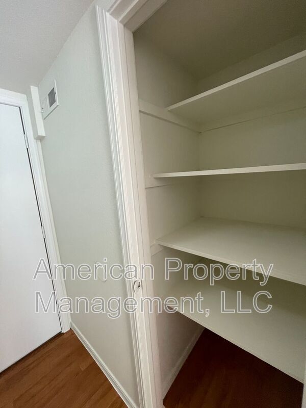 Building Photo - 1704 W 62nd St S