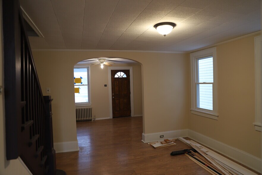 Building Photo - 207 W Church St