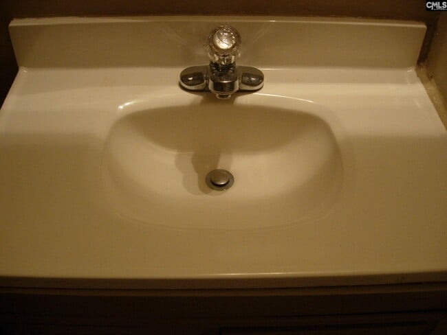 Building Photo - 704 S Bonham Rd