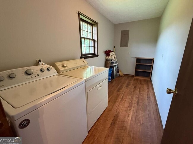 Building Photo - 109 Broken Arrow