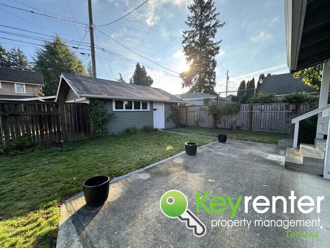 Building Photo - One of a Kind Multi-level Home in North Ta...