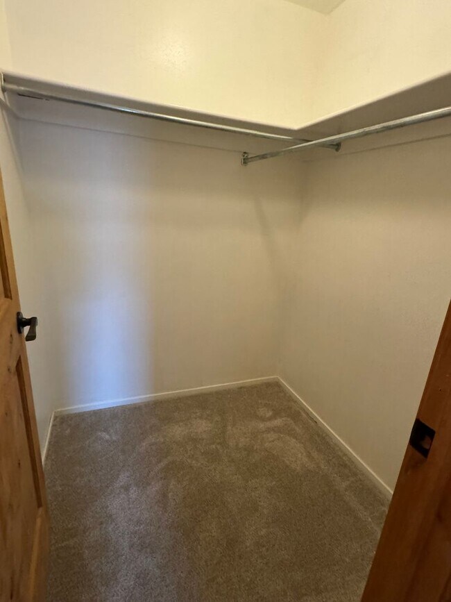 Building Photo - Beautiful Taylosville Home for rent!