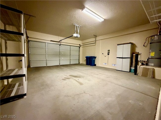 Building Photo - 6071 Saddle Horse Ave