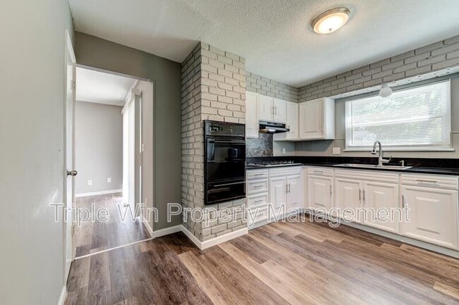 Building Photo - 2250 Spoonwood Dr